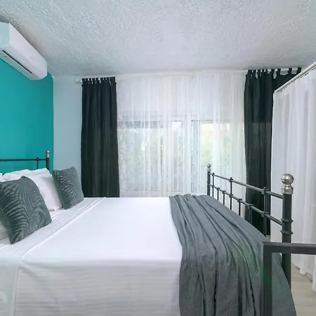 Casa Greca Private Yard, Near Old Town, Prime Location Apartment
