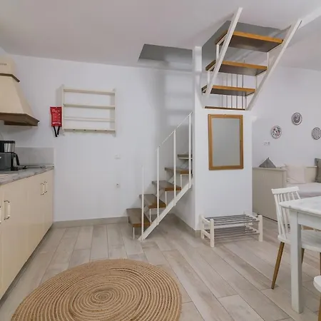 Casa Greca Private Yard, Near Old Town, Prime Location Rhodes City