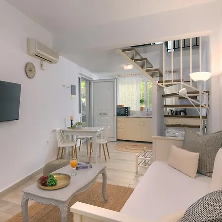 Apartment Casa Greca Private Yard, Near Old Town, Prime Location *