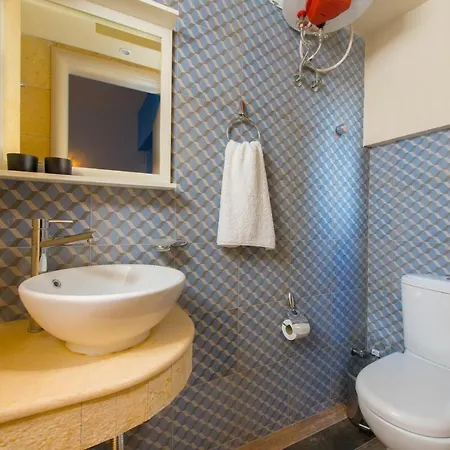 Casa Greca Private Yard, Near Old Town, Prime Location Apartment