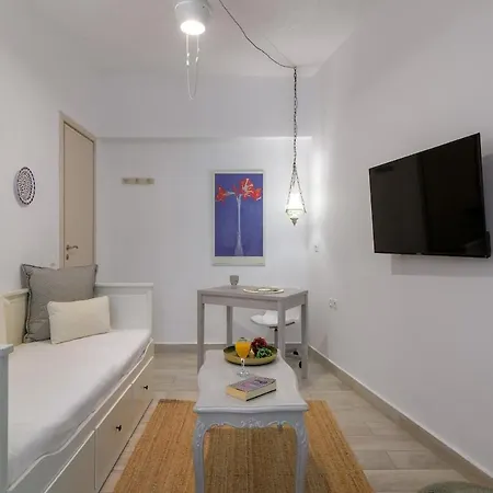 Apartment Casa Greca Private Yard, Near Old Town, Prime Location